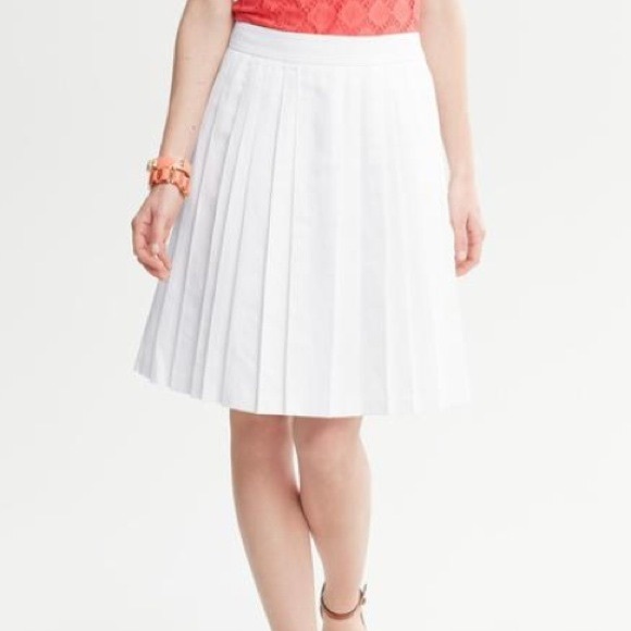 Banana Republic Dresses & Skirts - New NWT Banana Republic Pleated  Skirt White Size 6
